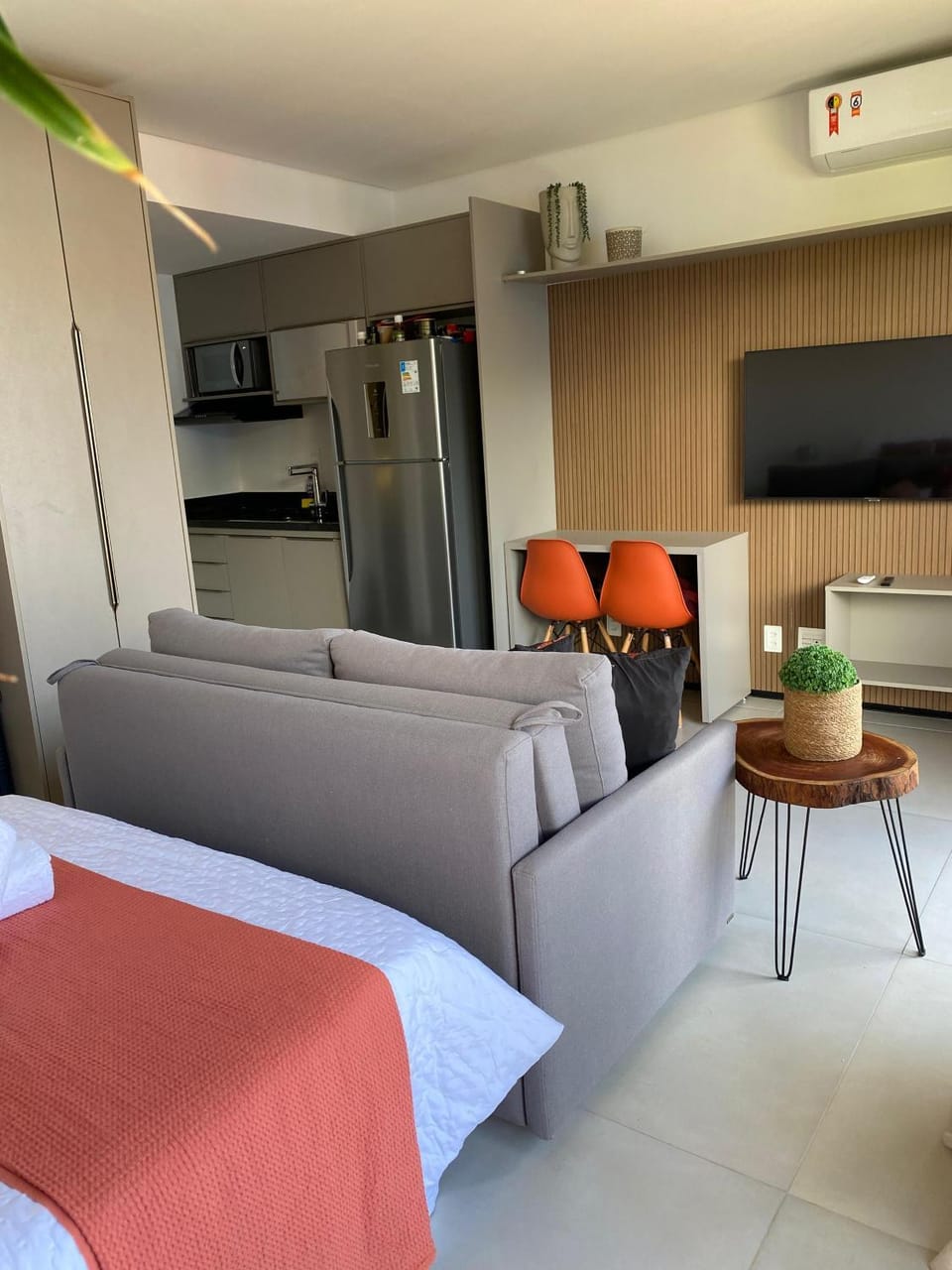 View (from property/room), Photo of the whole room, Bedroom, Meals, children, young children, heating, locker, room service, stove, towels, kitchen, air conditioner