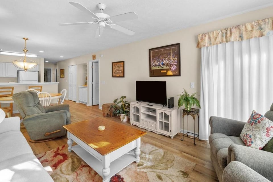 3 Bedroom Condo with Stunning Views-Ground Floor House in South Carolina