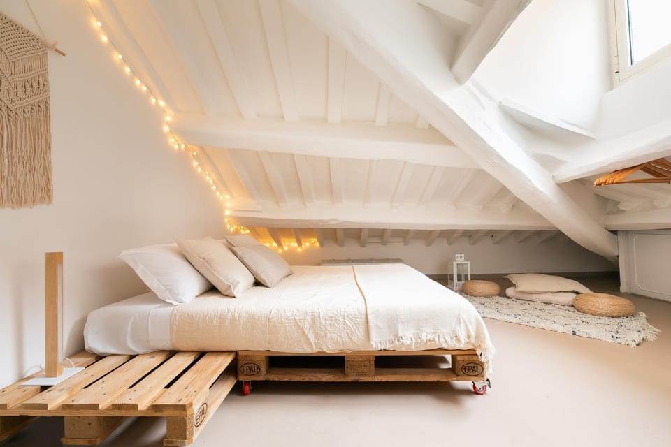 Bed, Photo of the whole room, Bedroom