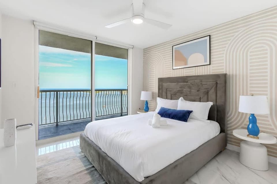 Brickell Bay View Oasis with Pool Hot Tub and Gym House in Brickell