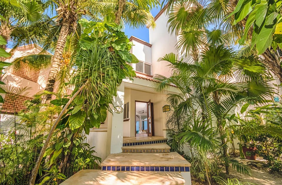 Beachfront with Private Staff in Gated Community Villa in State of Quintana Roo