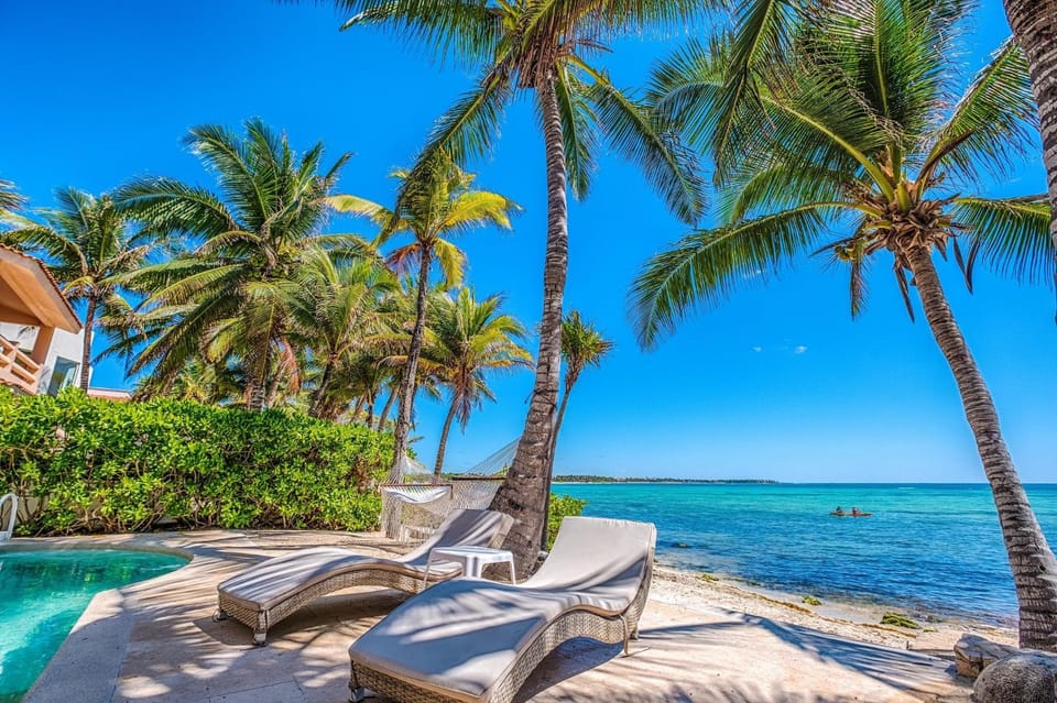 Beachfront with Private Staff in Gated Community Villa in State of Quintana Roo