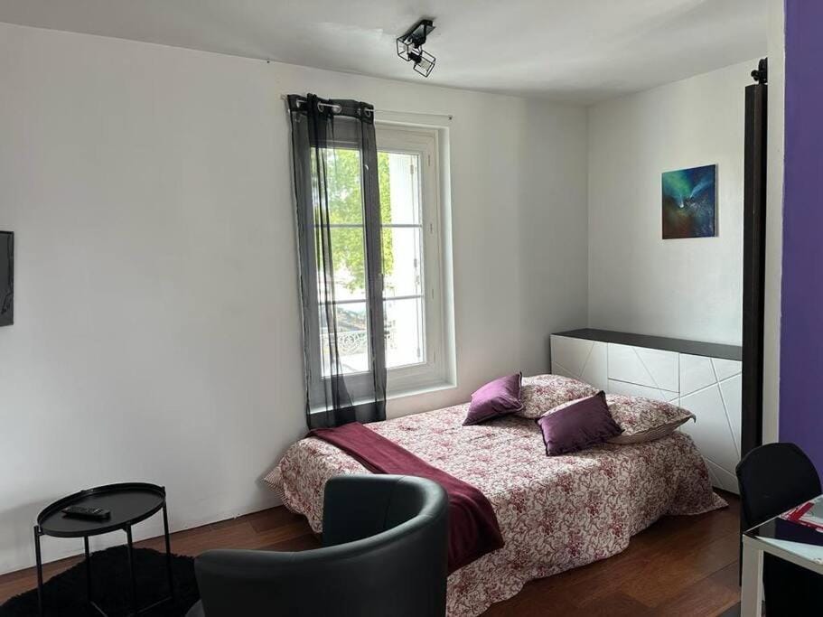 Bed, Living room, Photo of the whole room, Bedroom
