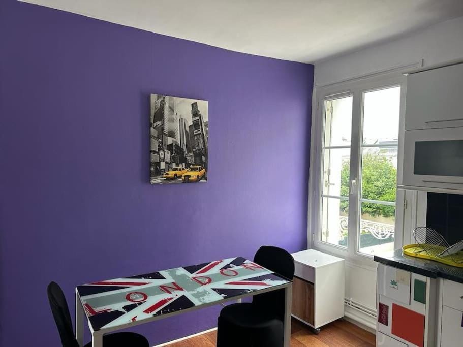 Kitchen or kitchenette, Dining area, minibar