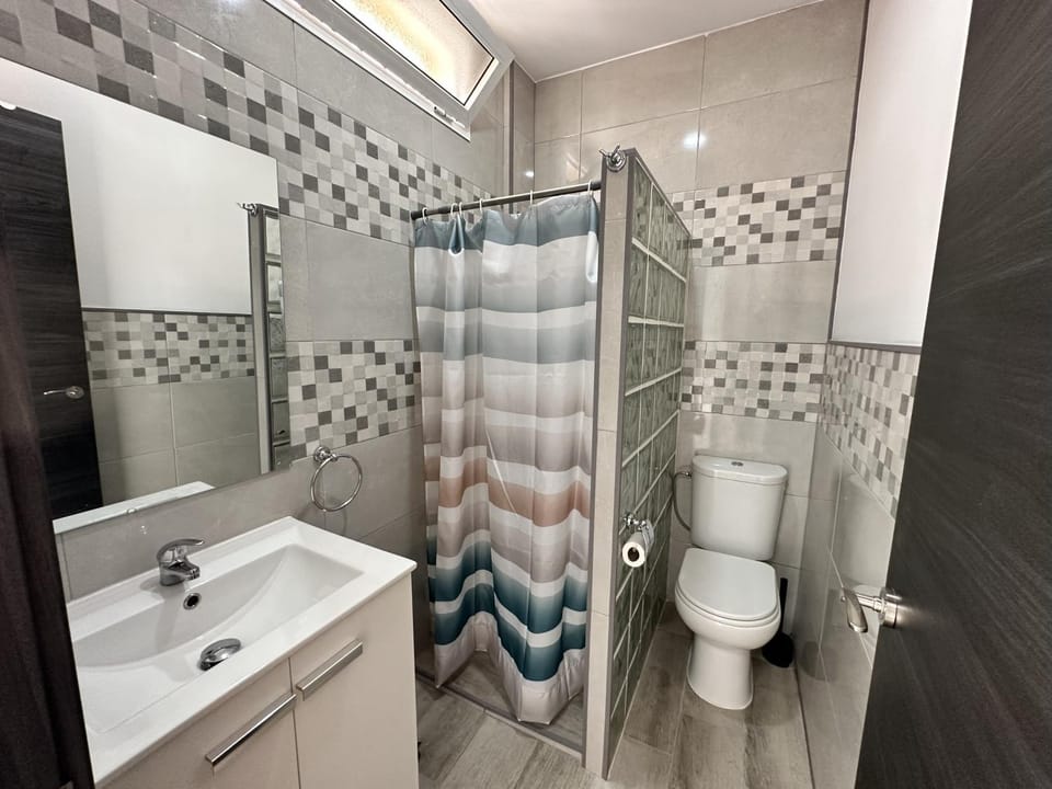 Shower, Bathroom, towels