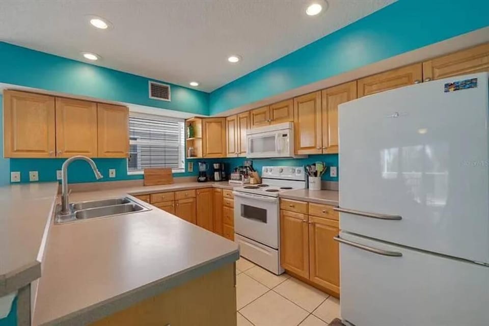 The Beach Oasis in Indian Shores, FL Apartment in Indian Shores
