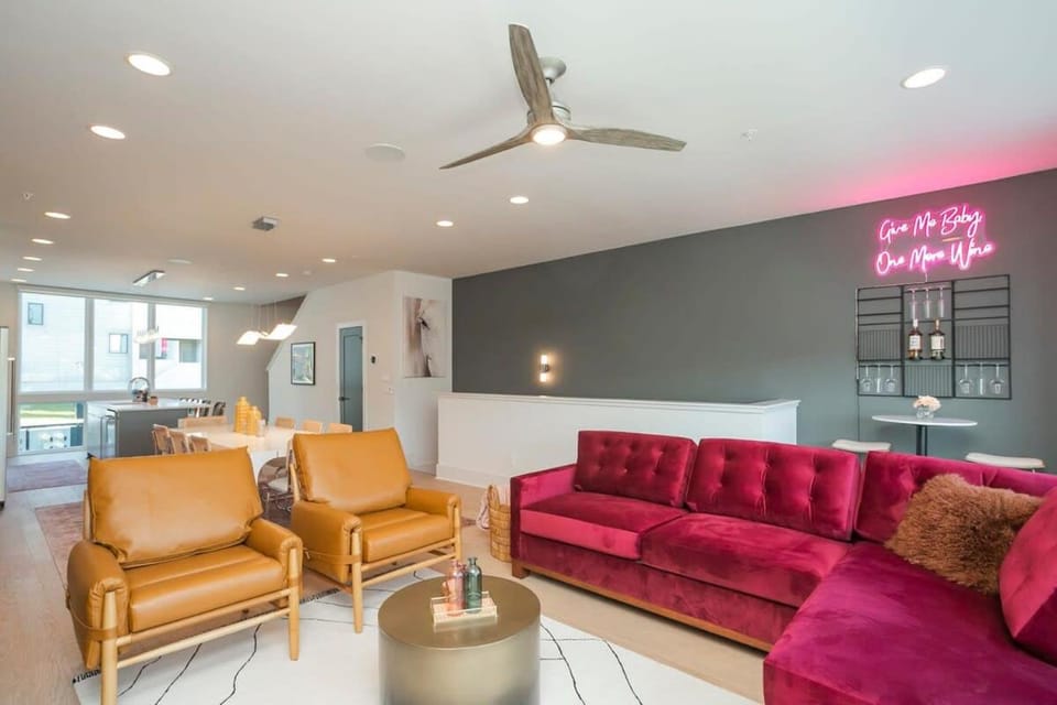 Fabulous Location Walk to Food & Bars Roof Deck House in Nashville