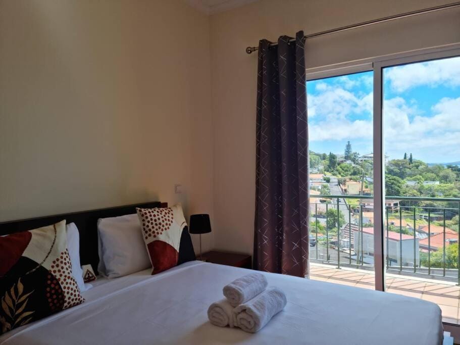 View (from property/room), Balcony/Terrace, Bedroom
