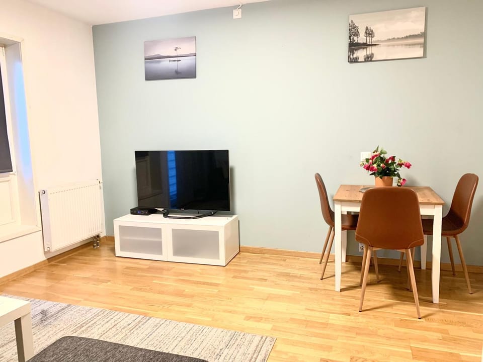 TV and multimedia, Living room, Dining area