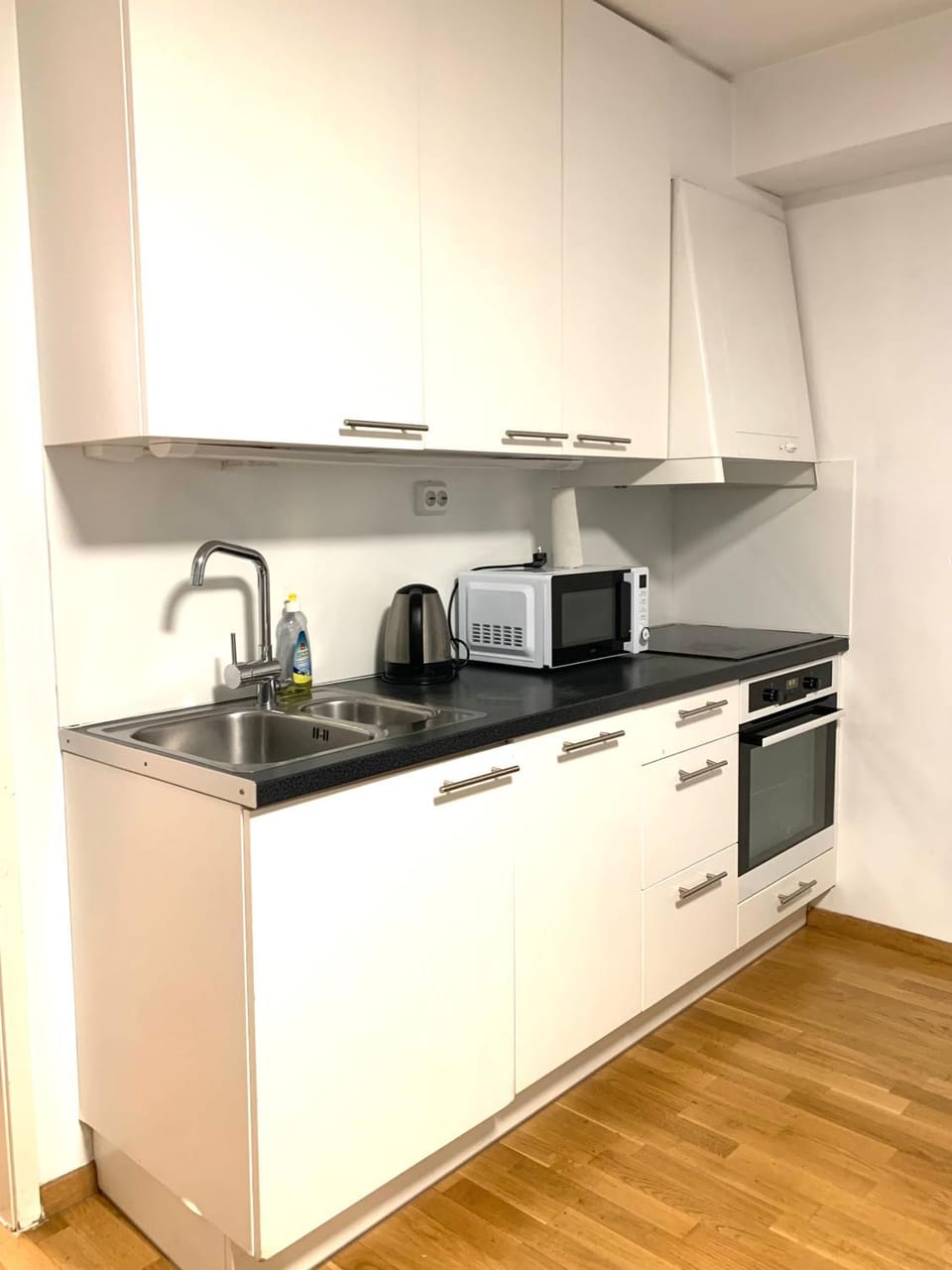 Coffee/tea facilities, Kitchen or kitchenette, dishwasher, stove