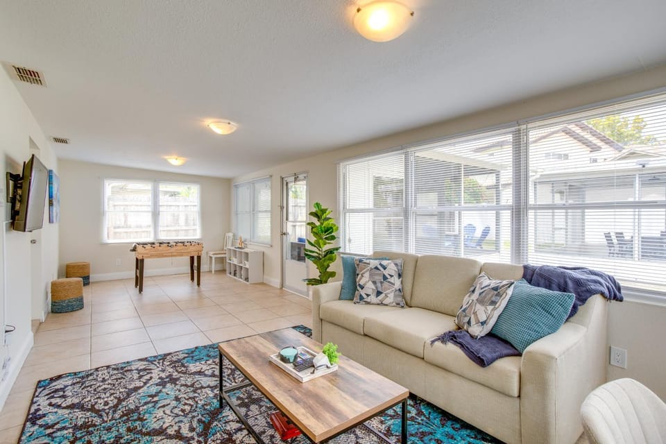 3 Mi to Beach: BBQ-Ready Retreat in Seminole House in Seminole