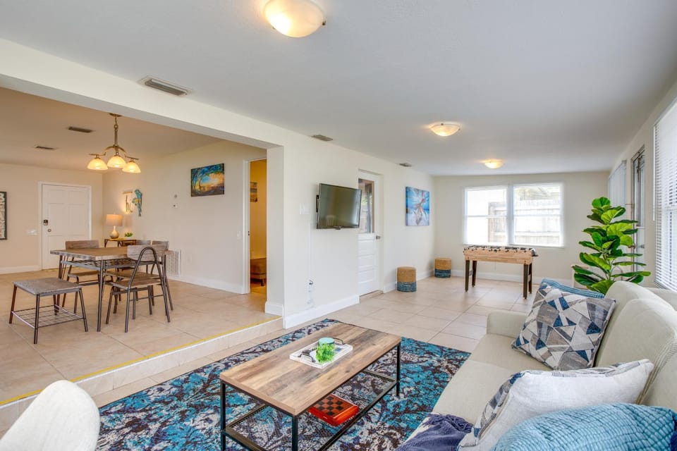 3 Mi to Beach: BBQ-Ready Retreat in Seminole House in Seminole