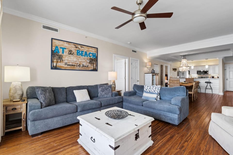 TV and multimedia, Living room, Seating area, minibar