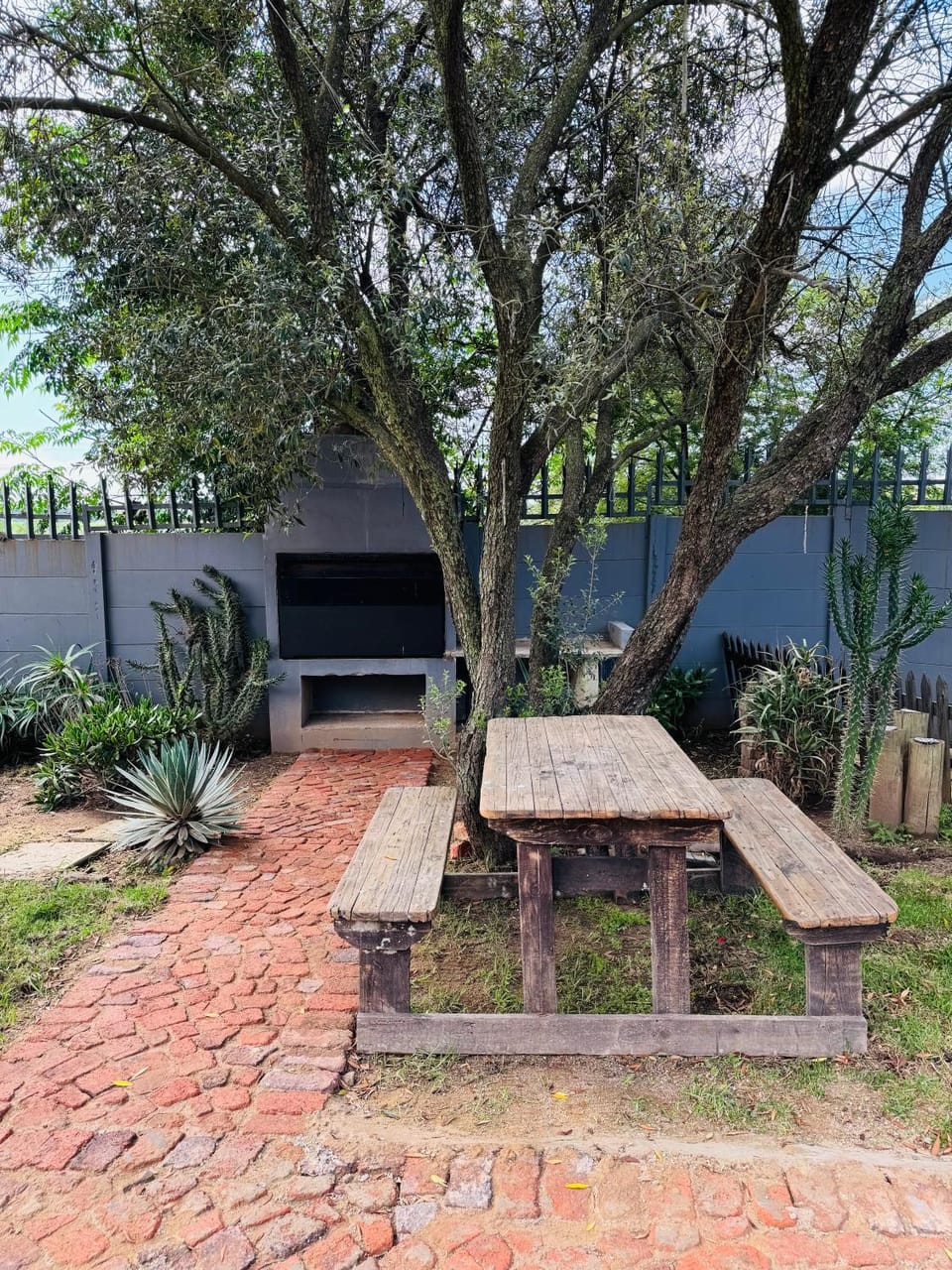 Spacious stay-in bachelor apartment Apartment in Gauteng