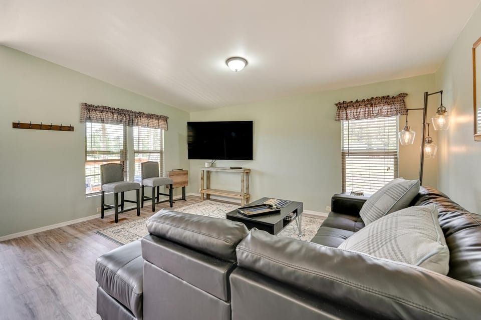 3 Mi to Grand Canyon Railway: Williams Retreat House in Williams