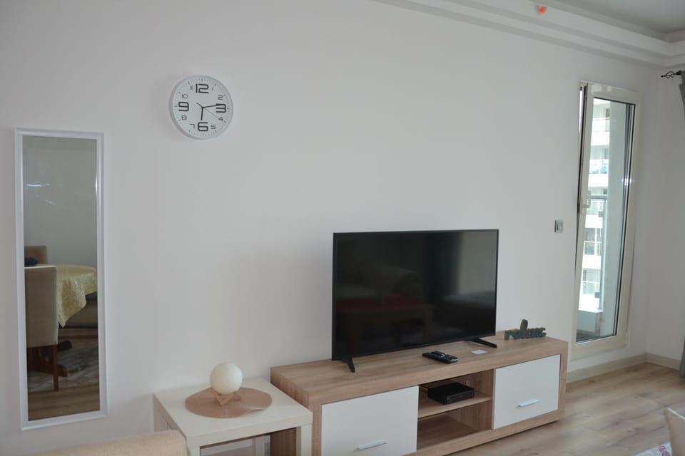 Communal lounge/ TV room, TV and multimedia, Evening entertainment