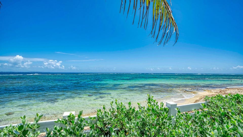 Accès plage pour villa pieds dans l'eau - GPMO14 Villa in Grande-Terre, Guadeloupe