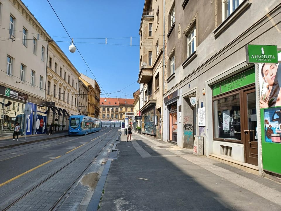 Day, Neighbourhood, Street view, Location