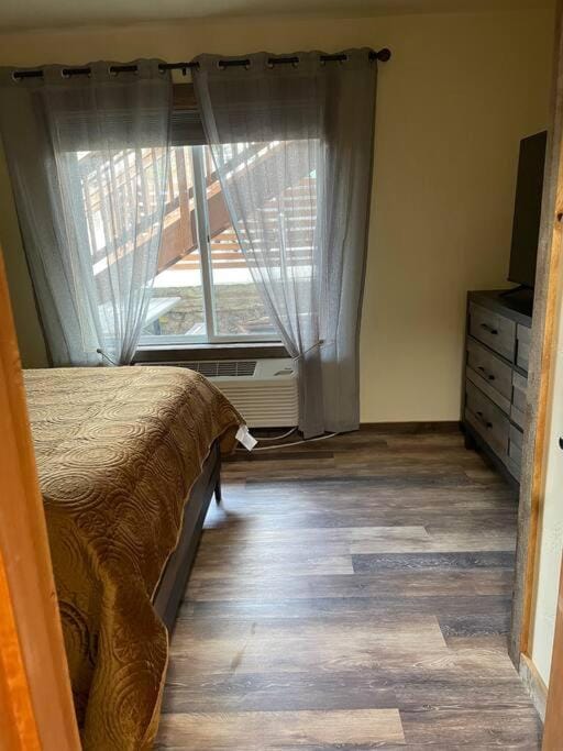 ParkWay Yellowstone Guest House Apartment #3 House in Gardiner