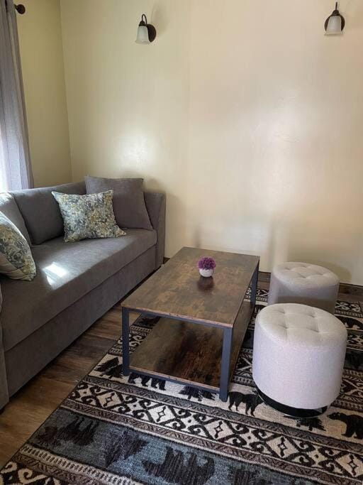 ParkWay Yellowstone Guest House Apartment #3 House in Gardiner