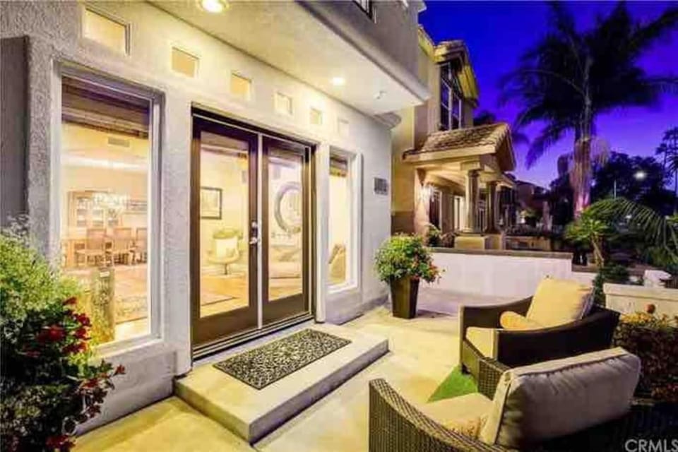 The White Beach House of Huntington House in Huntington Beach
