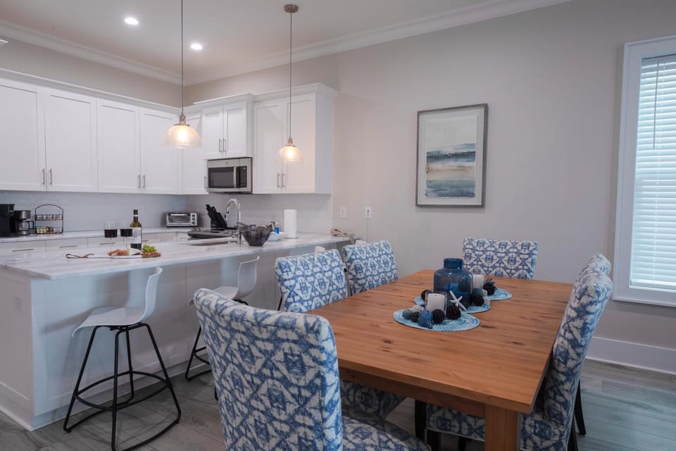 Saltwater Pearl at Pelican Place - Heated Pool & Gulf Views, Beach Across Street House in West Beach
