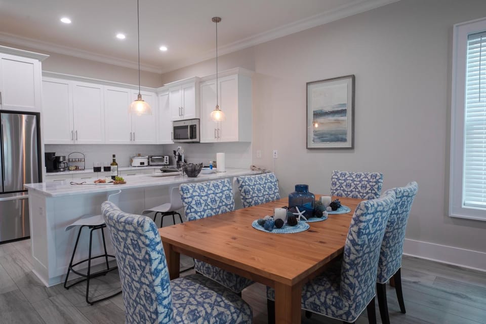 Saltwater Pearl at Pelican Place - Heated Pool & Gulf Views, Beach Across Street House in West Beach