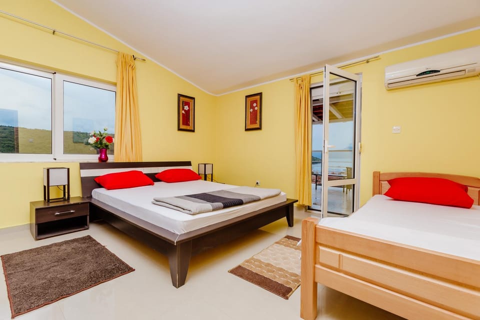 Bed, Bedroom, Sea view