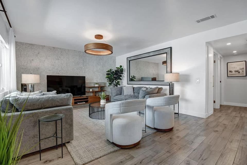 Palm Canyon Modern Bungalow - Alice Lodging House in Palm Springs