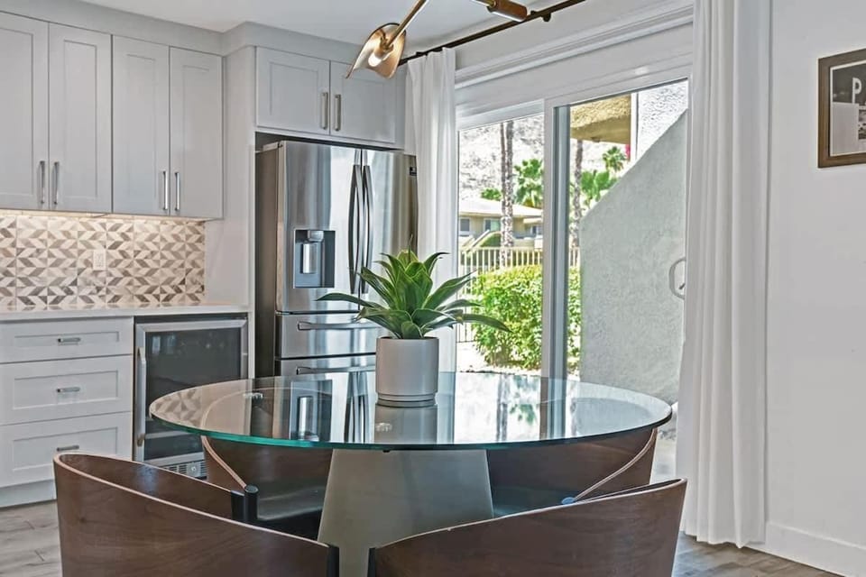 Palm Canyon Modern Bungalow - Alice Lodging House in Palm Springs