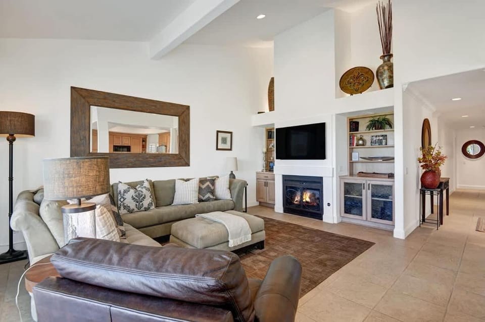Pet-friendly Palm Valley condoViewsBBQPoolSpa House in Palm Desert