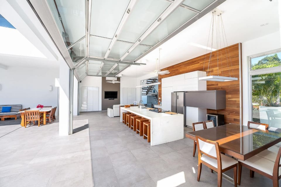 Oceanside 3 Bedroom Luxury Villa with Private Pool, 500ft from Long Bay Beach -V5 Villa in Grace Bay
