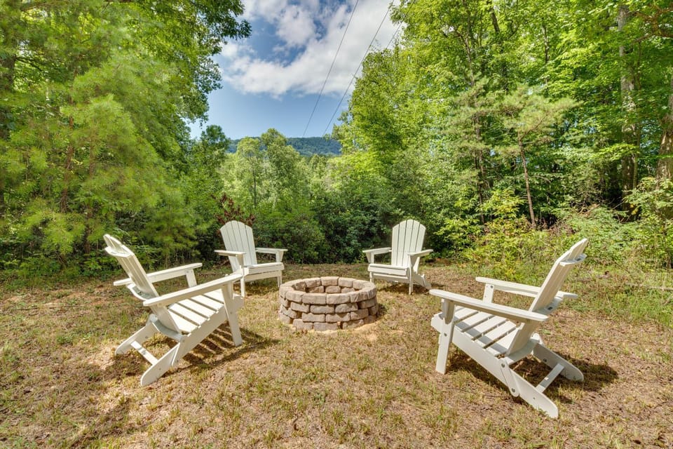 Secluded Mountain Retreat: 30 Mi to Asheville! House in Tennessee