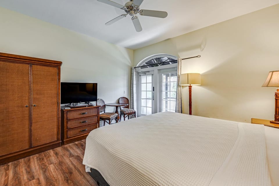 Naples Resort Retreat w/ Pool Access! Apartment in Collier County