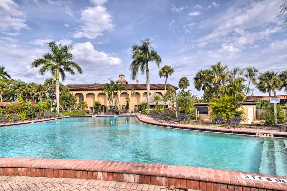 Naples Resort Retreat w/ Pool Access! Apartment in Collier County