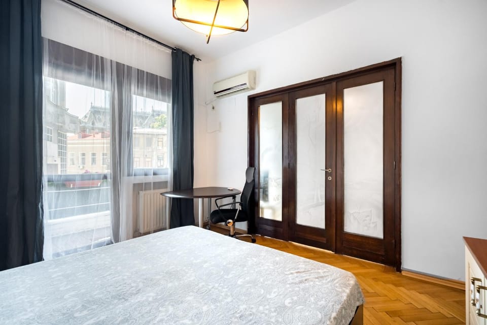 Bed, Photo of the whole room, Bedroom, hair dresser, air conditioner