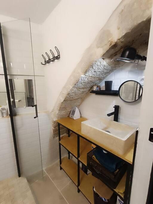 Appartement avec jacuzzi Apartment in Saint-Maximin-la-Sainte-Baume