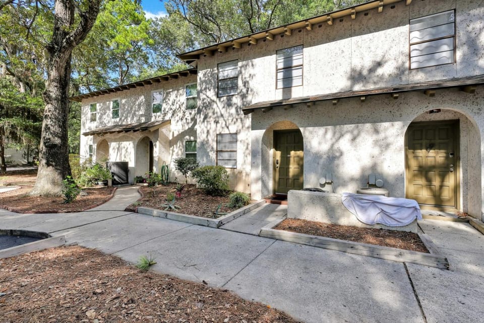 Pickleball Pool & Private Patio Pet OK Near All House in Hilton Head Island
