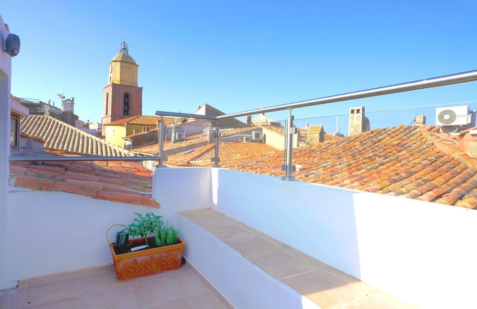 View (from property/room), Balcony/Terrace, Landmark view