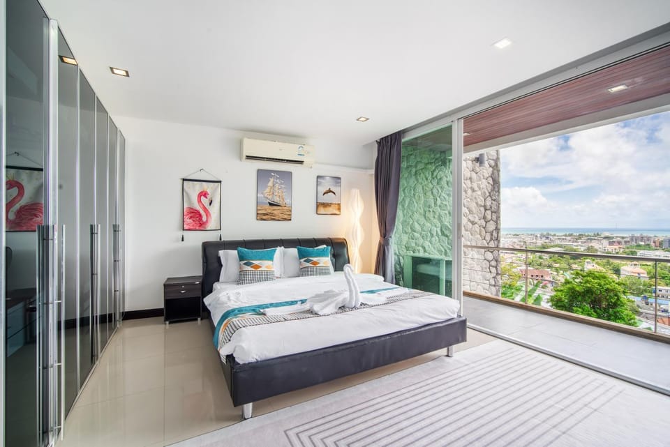 Bed, Balcony/Terrace, Photo of the whole room, Bedroom, towels, wardrobe, air conditioner