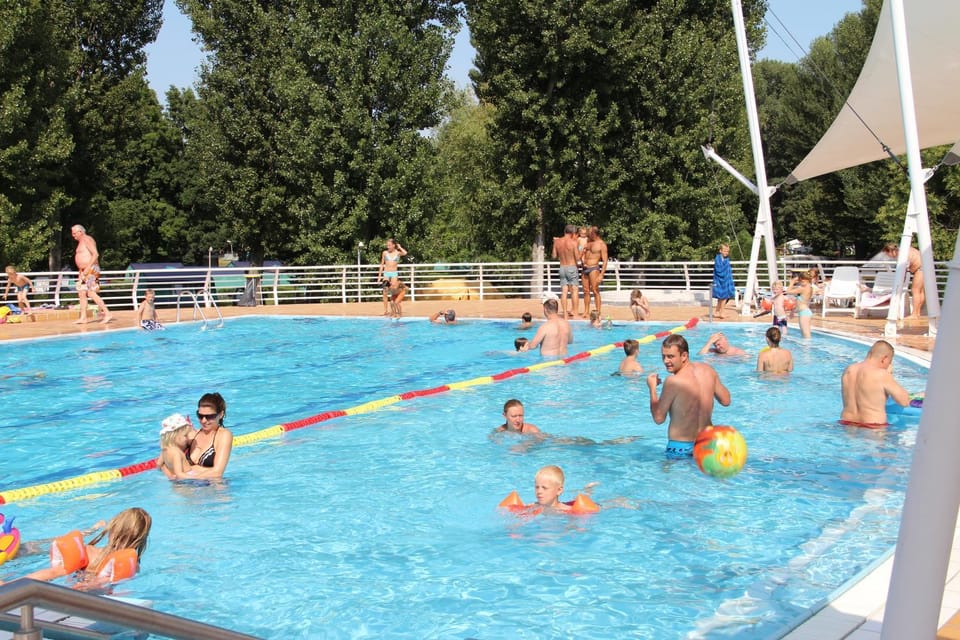 Swimming pool
