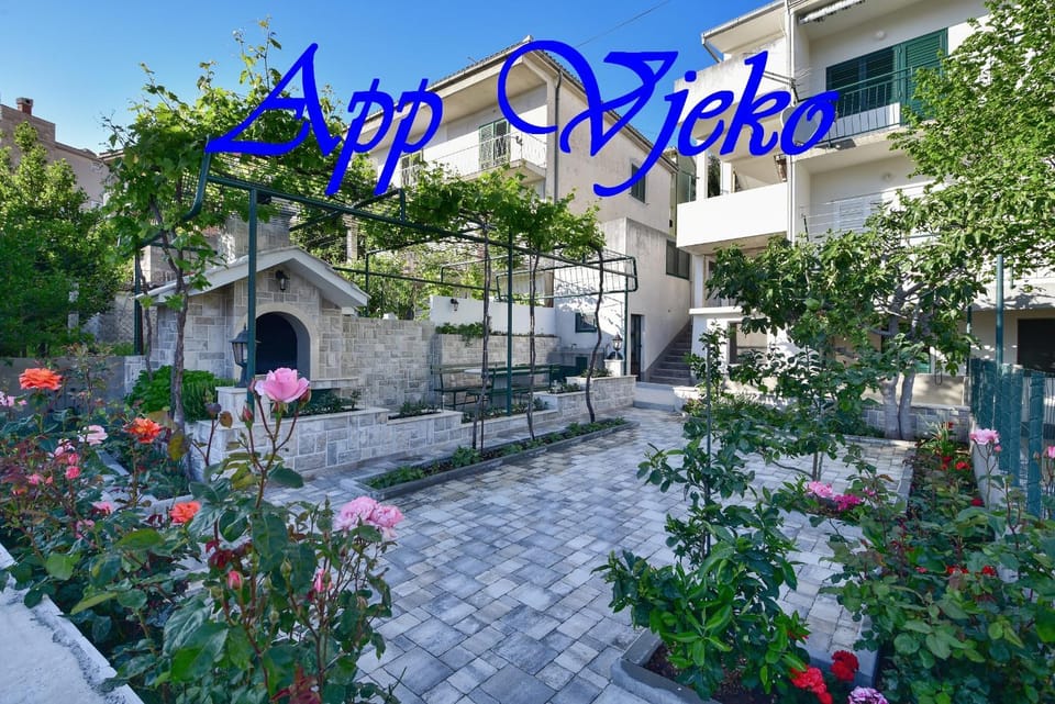 Patio, BBQ facilities, Garden