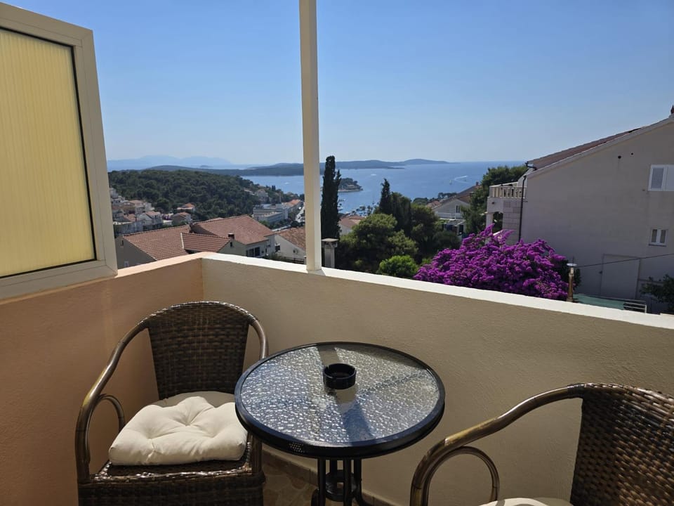 Apartments and Rooms Jasna Bed and Breakfast in Hvar