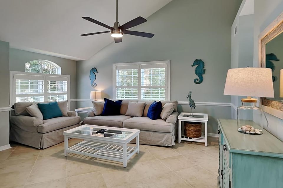 Living room, Seating area, furniture