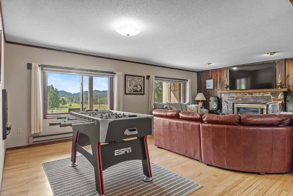 Living room, Seating area, Dining area, minibar, pet friendly