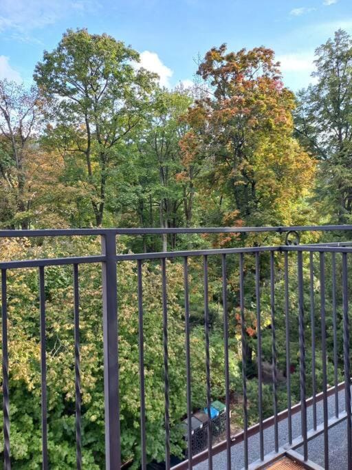Przytulny Apartament z Balkonem Apartment in Lower Silesian Voivodeship