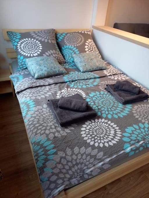 Przytulny Apartament z Balkonem Apartment in Lower Silesian Voivodeship