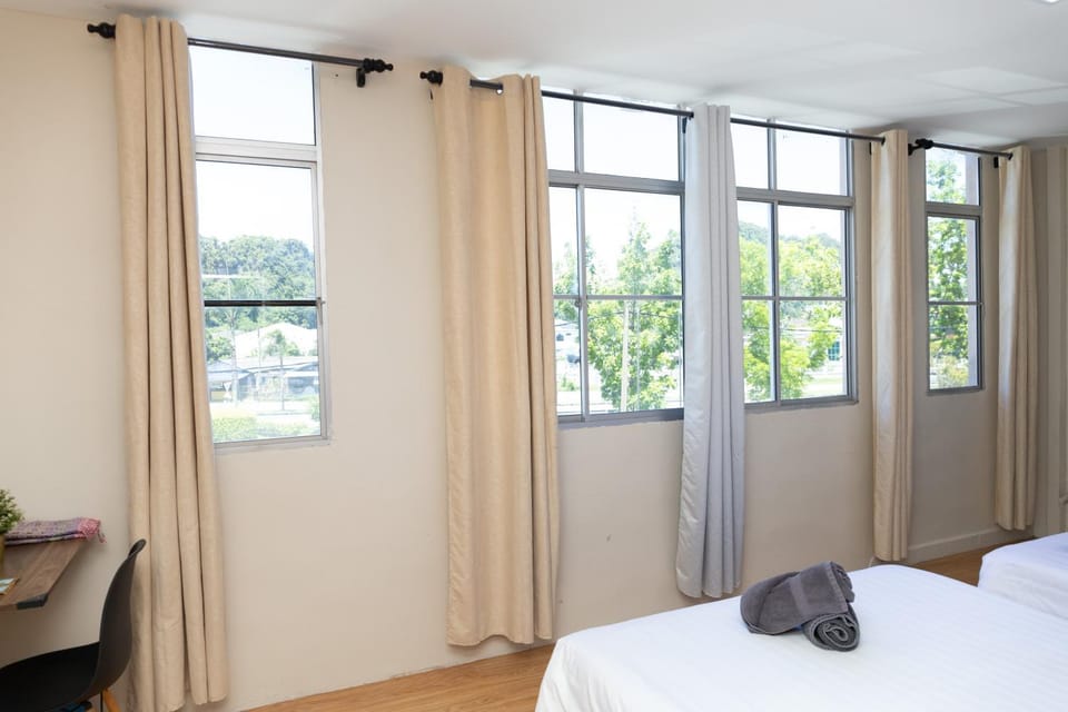 Bed, towels