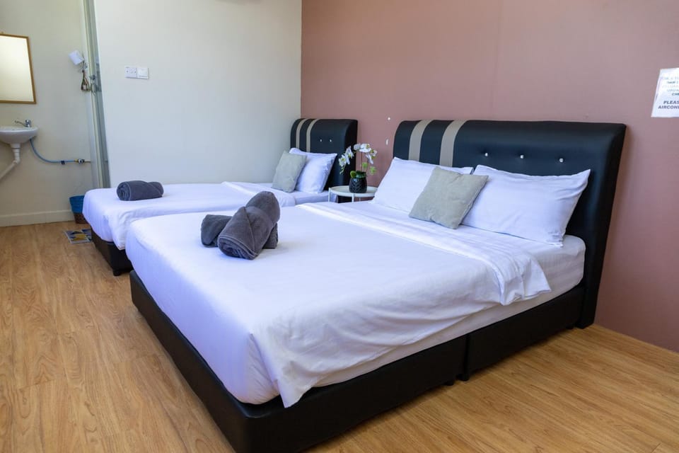 Bed, towels