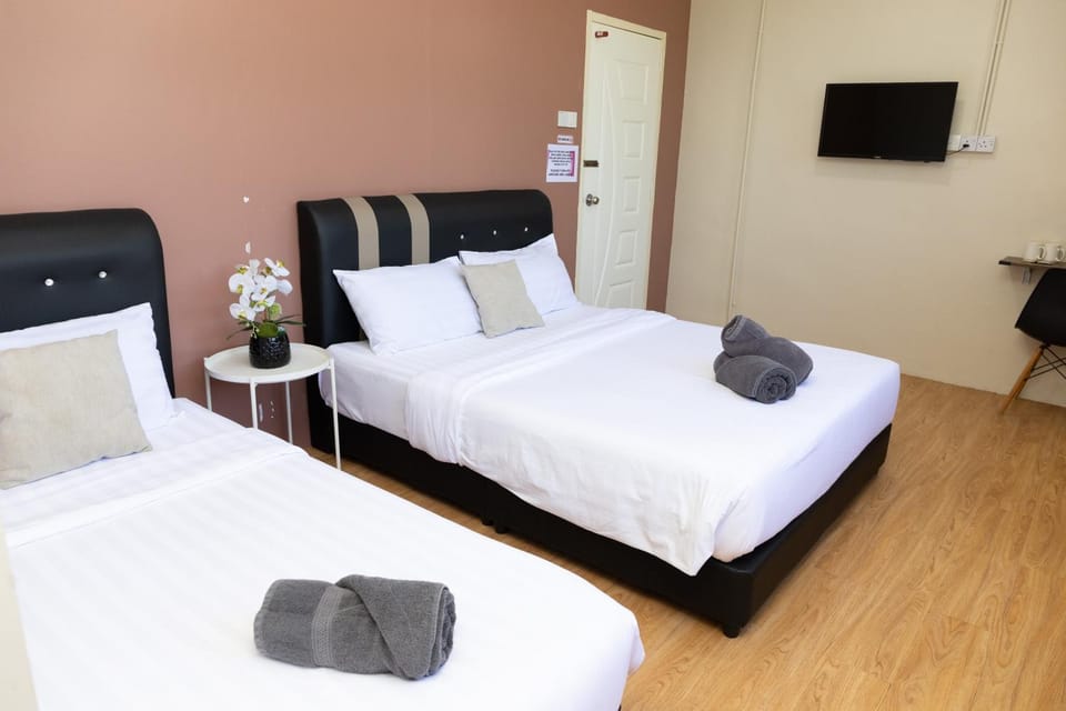 Bed, TV and multimedia, towels